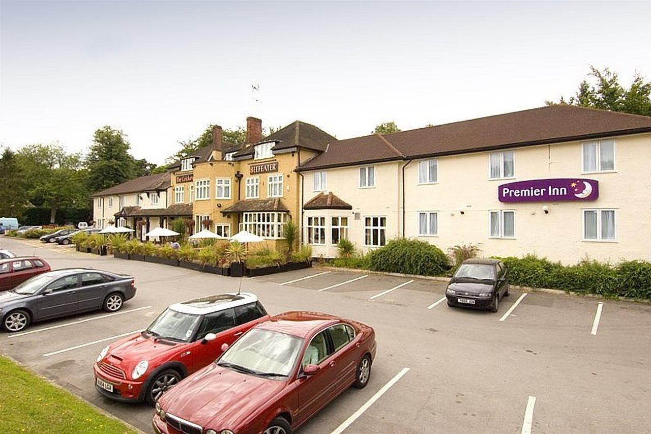 Premier Inn Premier Inn Bagshot Esterno foto