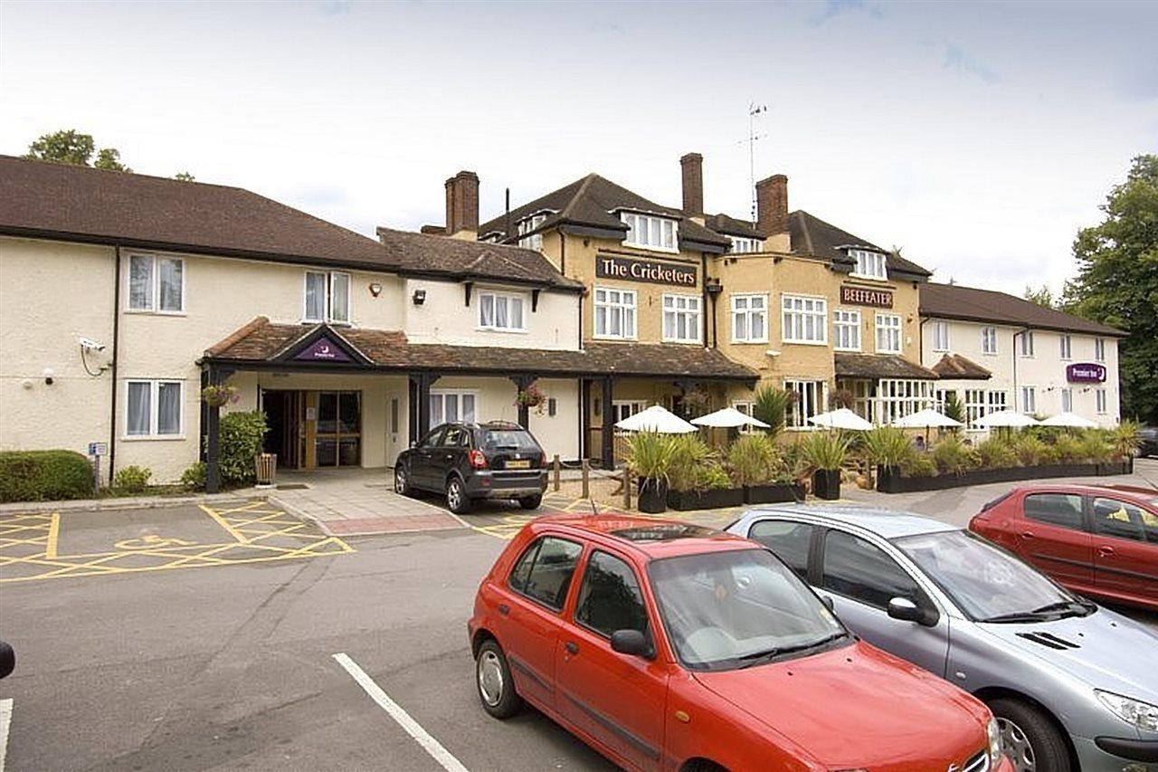 Premier Inn Premier Inn Bagshot Esterno foto