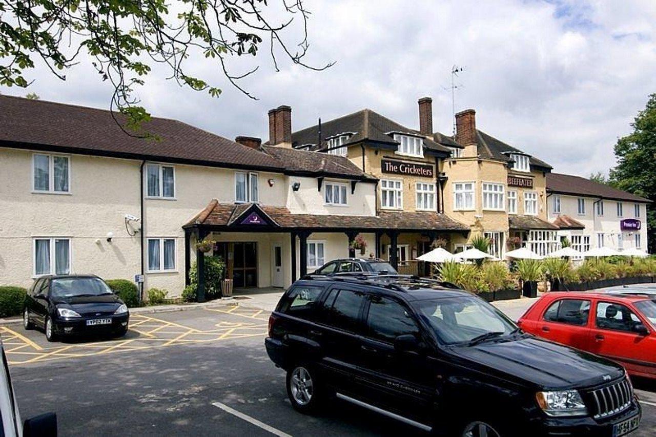 Premier Inn Premier Inn Bagshot Esterno foto