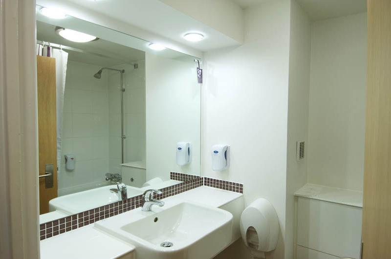 Premier Inn Premier Inn Bagshot Esterno foto