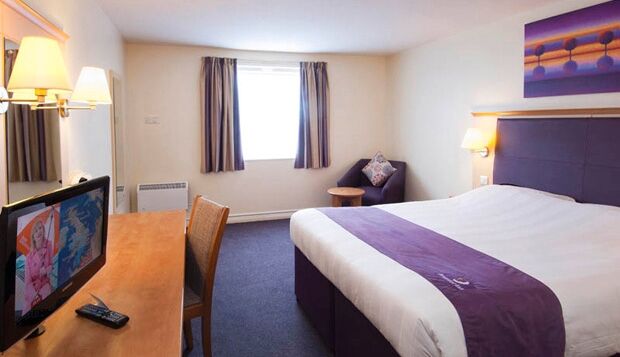 Premier Inn Premier Inn Bagshot Esterno foto